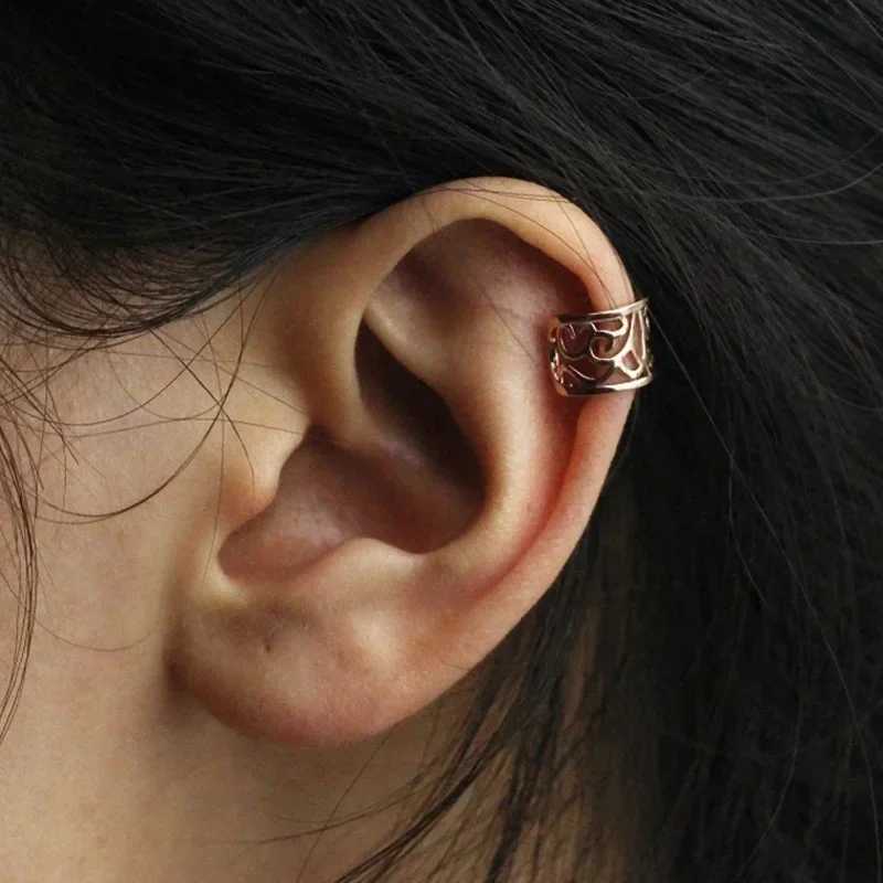 Delysia King hollow pattern ear clip W241017