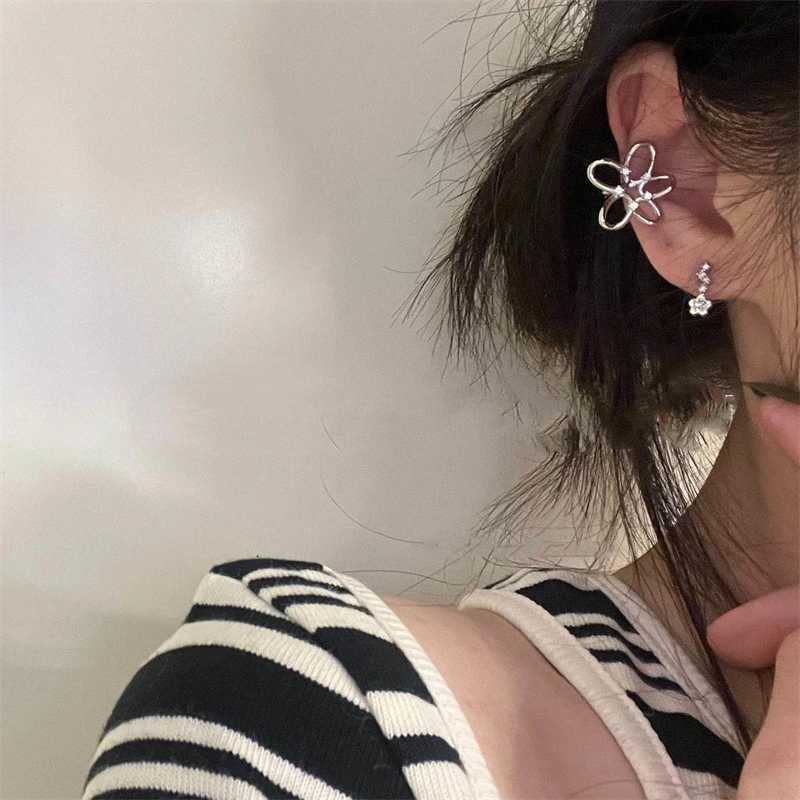 Womens silver clip earrings Gothic flower crystal zircon metal earrings unusual cuff design non perforated earrings Korean trend W241017