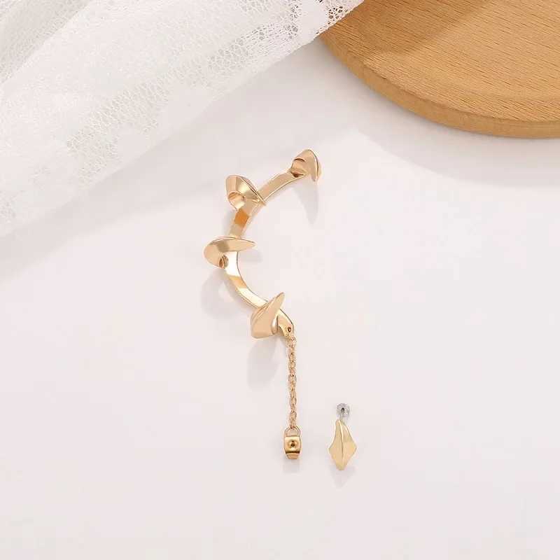 Gothic Punk Devil Claw Earrings Female Rock Hip Hop Jewelry Gothic Punk Earrings Perforated Earrings W241017