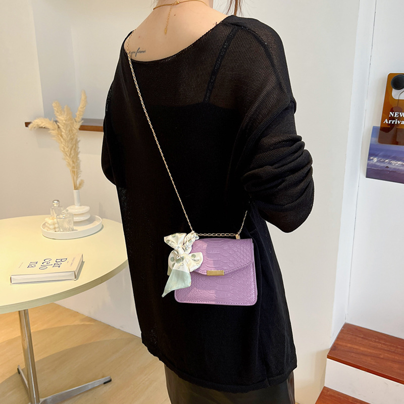 Mini solid color crossbody bag, women's autumn and winter new style, trendy texture, ribbon chain small square bag
