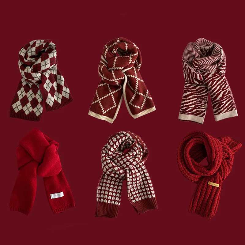 Fashionable Christmas style red element scarf suitable for trend knitting student couples warm scarf shawl clothing accessories gifts X241017