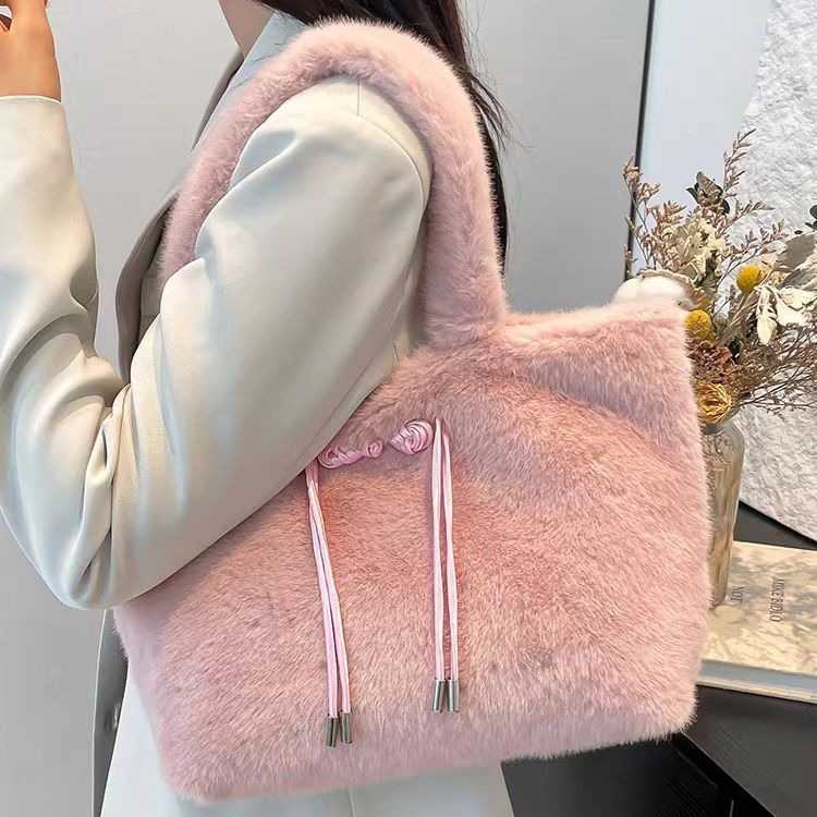 Underarm Plush Bag Women Korean Fashion Trend Large Capacity Tote Bag Cute Girl Single Shoulder Bag 241015