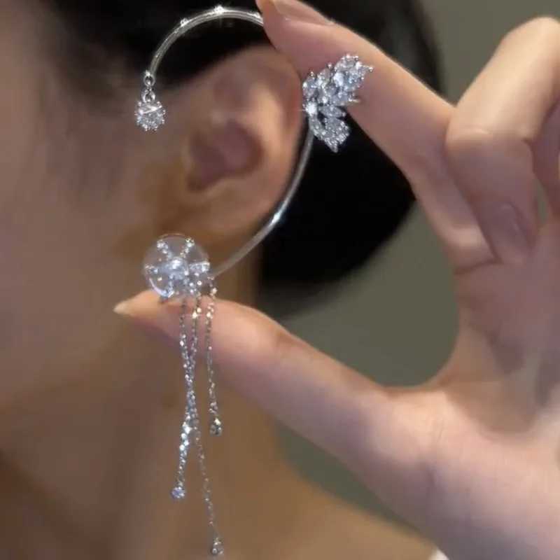 Rotating flower earrings with fake perforated tassel earrings suitable for women to rotate shiny zircon unusual earrings with fashionable jewelry cuff