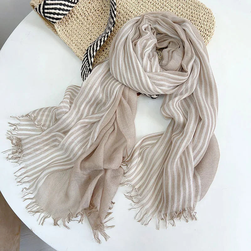 Maintain warm and soft skin in autumn winter with a friendly molded striped scarf suitable for both men women 241009