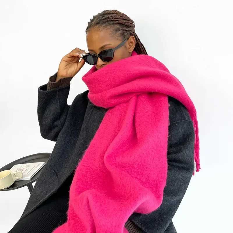 New Haima hair shawl for autumn and winter 2024 classic and high-end wearing style shawl European and solid color shawl X241017