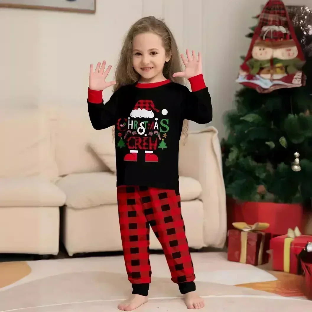 Christmas Crew Print Matching Family Outfits Mother Father Kids Pajamas Set Baby Boys Girls Clothing Sets Xmas Look Pjs 241017
