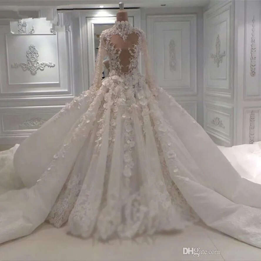 Vintage 3D Lace 2021 Appliqued Ball Wedding Dress Sparkly High Neck Long Sleeves Saudi Dubai Arabic Plus Size Bridal Gown