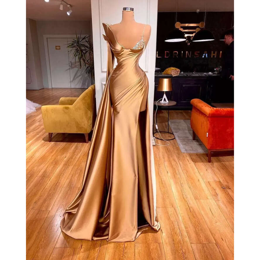 2022 Arabic Ebi Aso Gold Crystals Sexy Evening Dresses High Split Prom Dress Satin Formal Party Second Reception Gowns Cg001