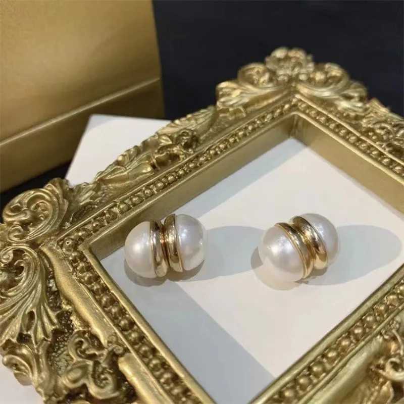 A pair of neutral strong magnetic earrings ear clips cuffs no perforations earmuffs crystal earrings suitable for women W241017