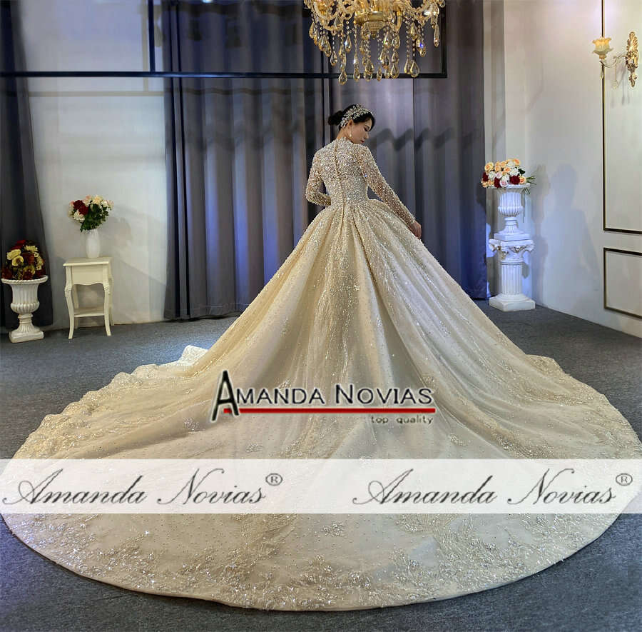 Full Pearls Wedding Dress With Long Train Amanda Novias