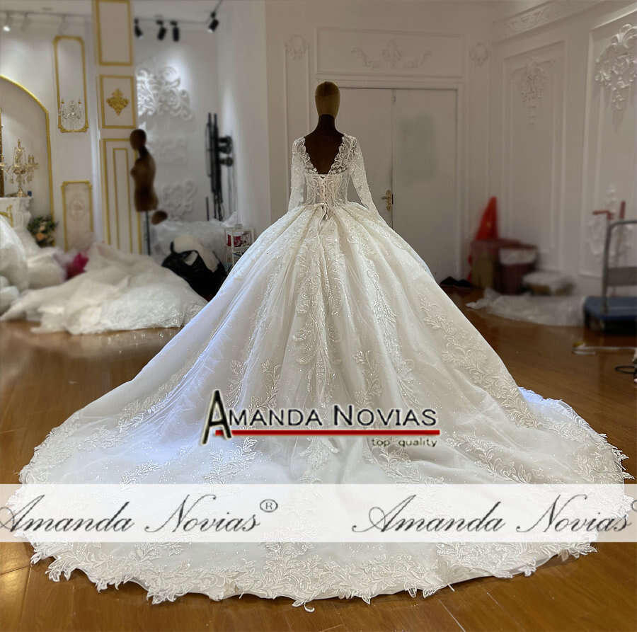 Amanda Novias Lace Wedding Dress Tiered Skirts Ball Gown