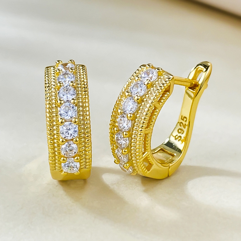2024 Elegant Clip Earrins Luxury Jewelry Real 100% 925 Sterling Silver Gold Fill Round Cut White Moissanite Diamond Party Women Wedding French Earring