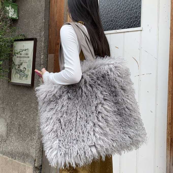 Women's Tote Bags Imitation Beach Wool Gradient Color Plush Handheld Shoulder Large Capacity Tote Bags 241015