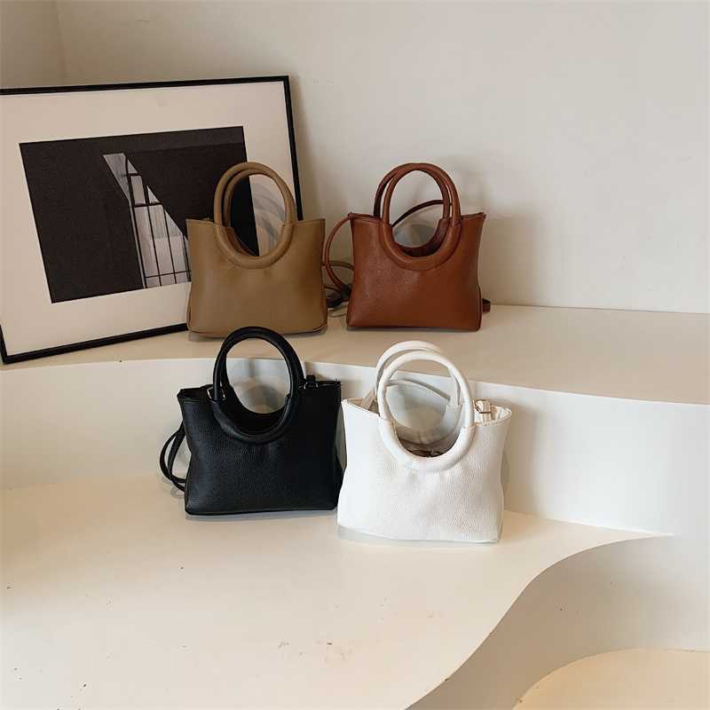 2024 niche design circular handbag for womens 1style versatile and fashionable soft face single shoulder crossbody bag Y241017