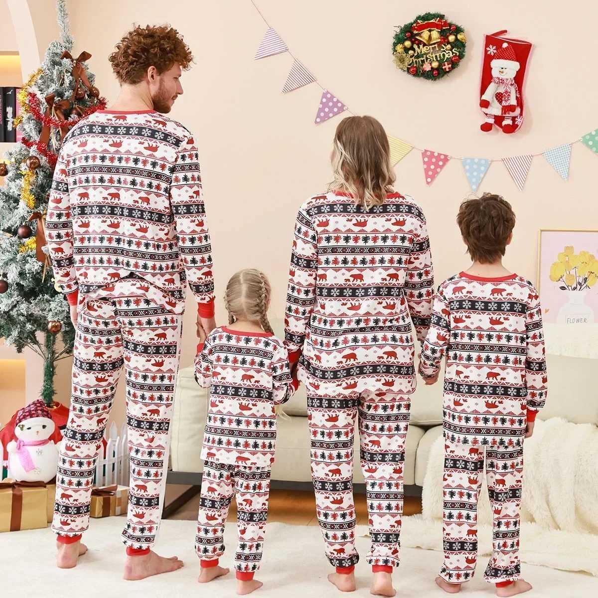 New Family Clothing Set Fully Printed Christmas Pajamas Soft and Warm Pajamas for Adults and Children Matching Clothing for Boys and Girls Pjs W241015