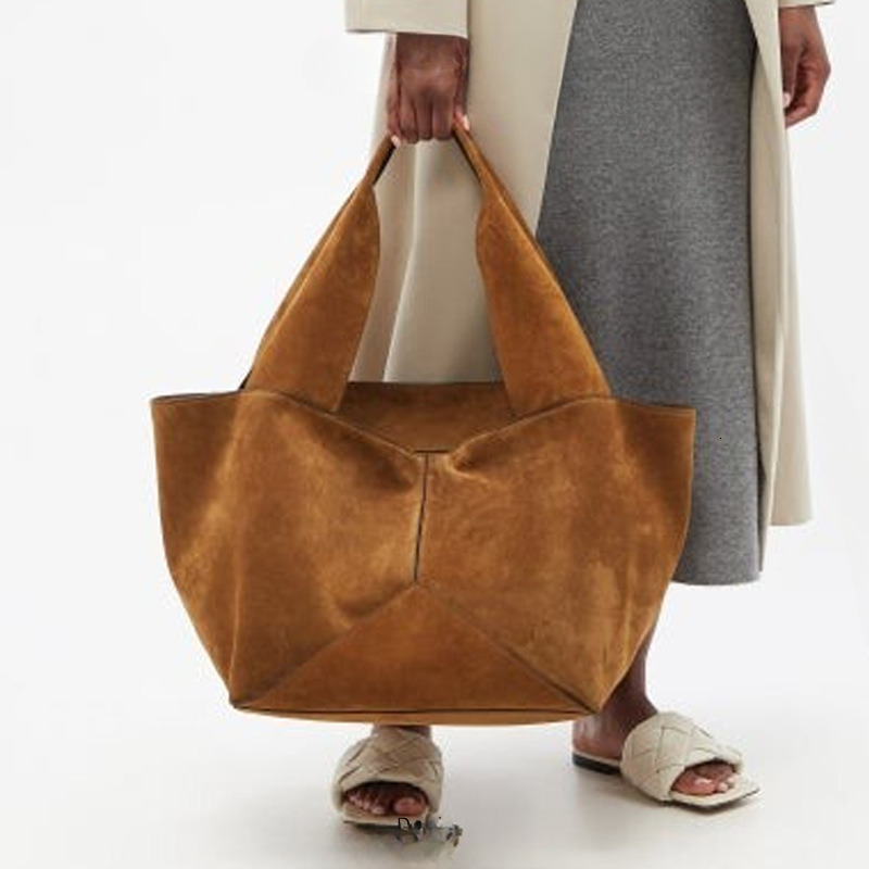 2024 New Versatile Simple Soft Large Capacity Niche Design Suede Bucket Unisex Style Bag Tote Bags For Women