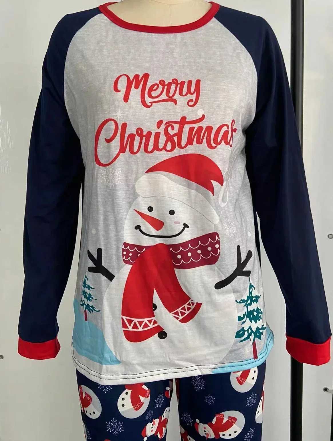 Merry Christmas Printing Matching Set 2024 New Parents and Children 2-piece Pajama Set Baby jumpsuit Cute Soft Pajama Family Appearance W241015