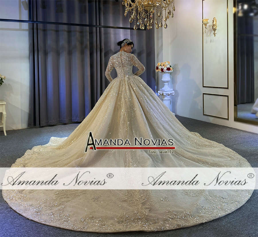 Full Pearls Wedding Dress With Long Train Amanda Novias
