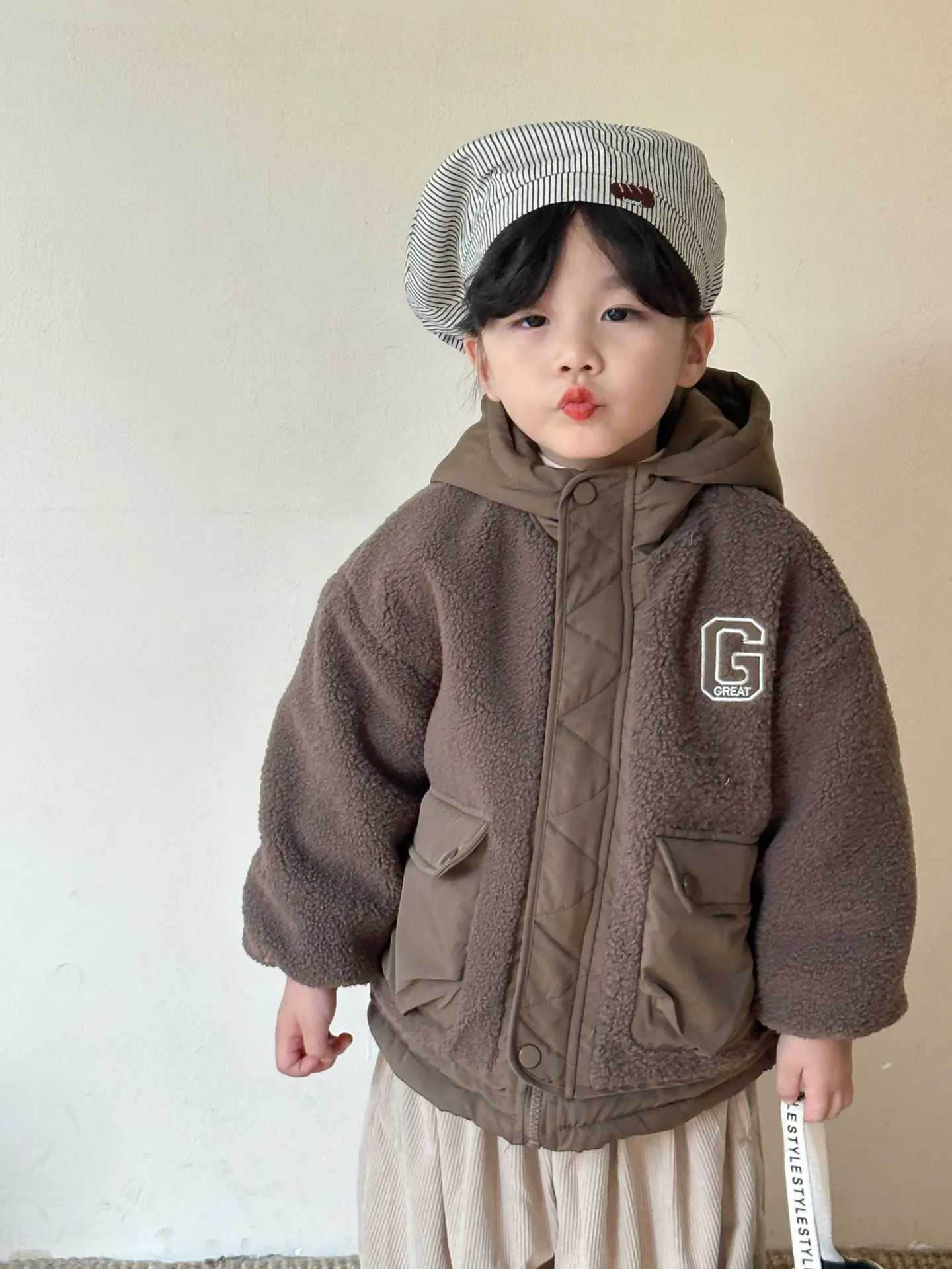 Childrens clothing casual thick cotton apron jacket winter new boys and girls soft and comfortable hooded plush coat M241018