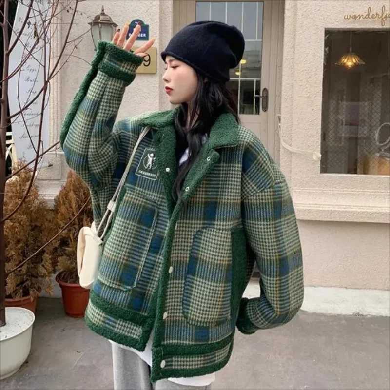 2023 new imitation lamb wool cotton-padded coat winter new retro design plaid warm womens jacketX241018