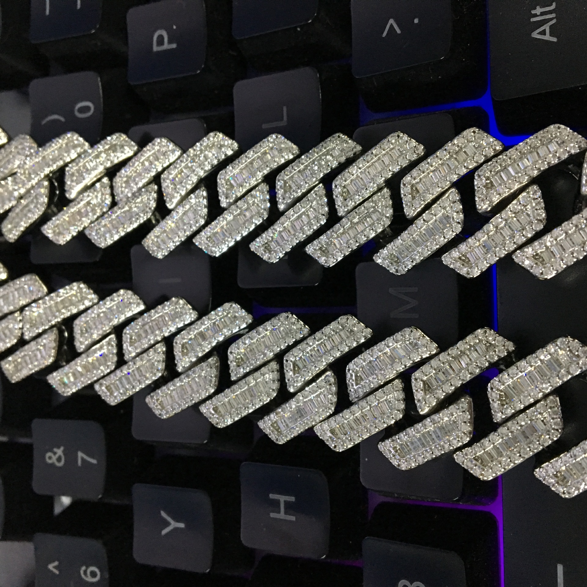 18mm Hip Hop Miami Cuban Link Chain Baguette Cubic Zirconia Necklace 18k Gold Iced Out Full Diamond Curb Chains Cool Punk Rock Grunge Rapper Jewelry C