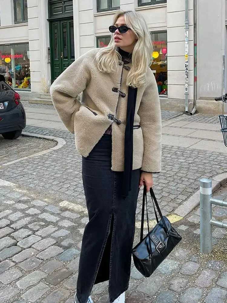 Fashion Solid Bull Horn Buckle Lamb Wool Thick Coats Women Casual Long Sleeve O Neck Warm Jackets 2024 Autumn Lady Chic OutwearX241018