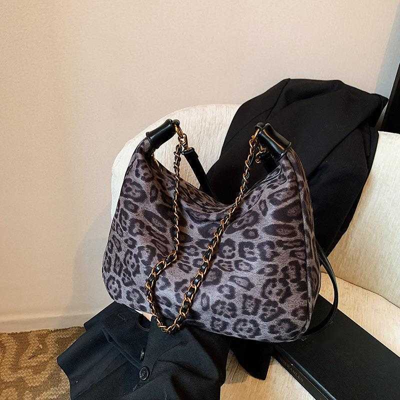 CMM Suede Leopard Print Jungle Spicy Girl Armpit Bag for Women New Handheld Shoulder Crossbody Bag French Stick Bag for Commuting