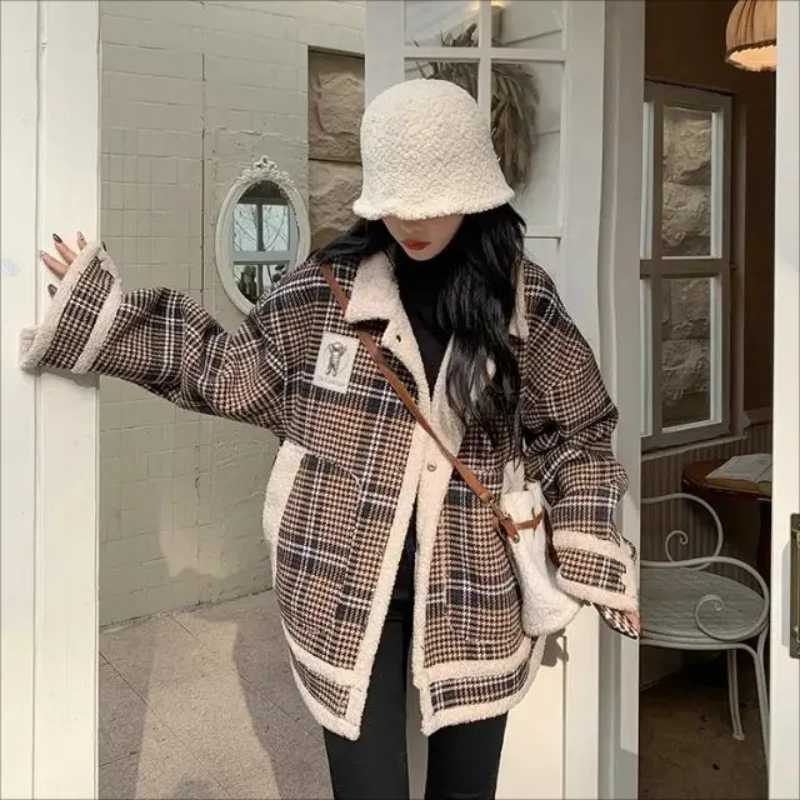 2023 new imitation lamb wool cotton-padded coat winter new retro design plaid warm womens jacketX241018