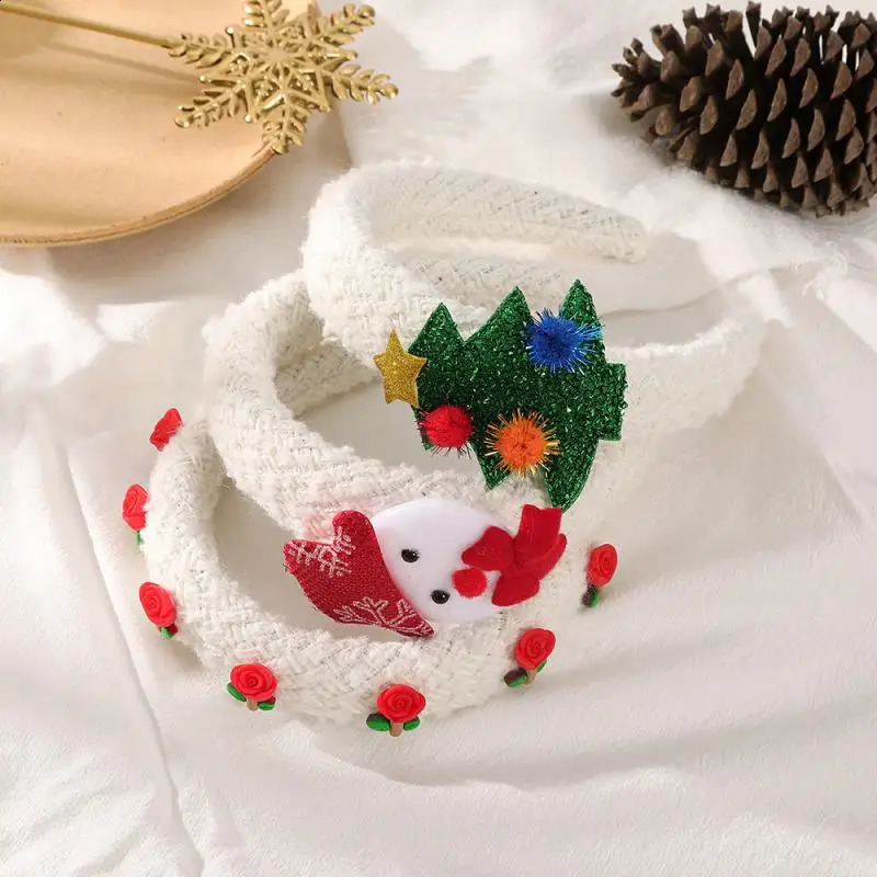 Christmas hairstyle fashionable eye shadow unique and lovely hairpin ed for the party by Santa Clauss holiday headdress 241018