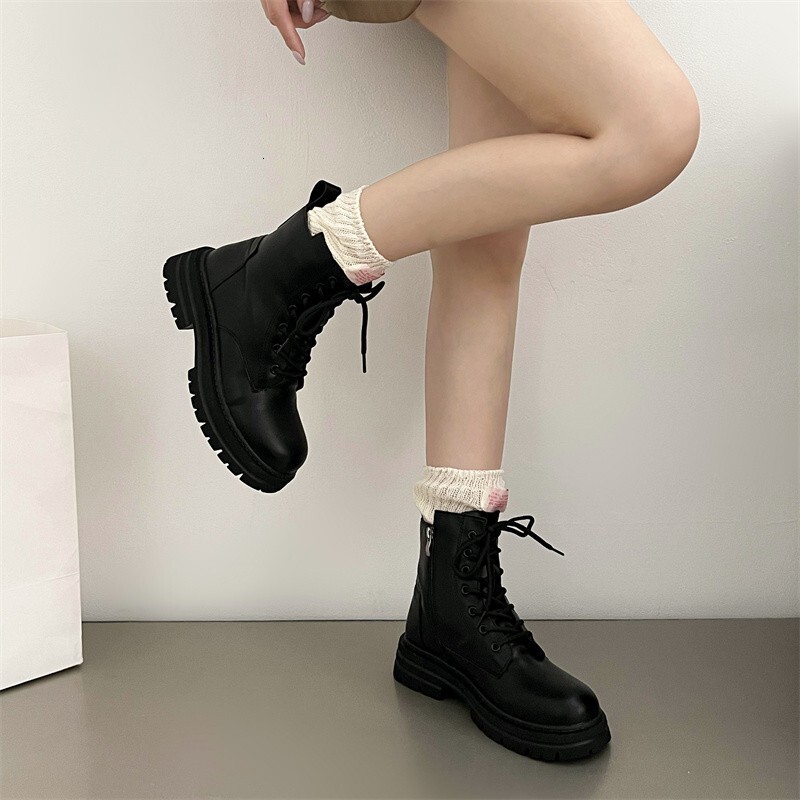 High quality lace up Martin boots for women's 2024 autumn and winter collection with plush British style single boots, thick soled zippered short