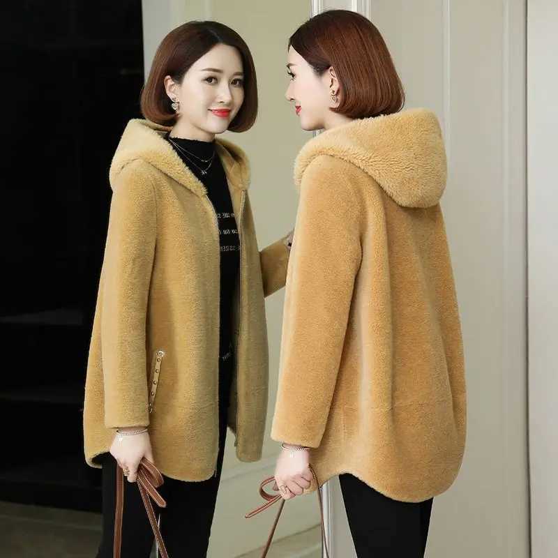 New 2023 Women Winter Fake Lamb Coat Faux Fur Parkas Medium Long Hooded Outwear Plus Size Thick Overcoat Lamb Wool JacketX241018