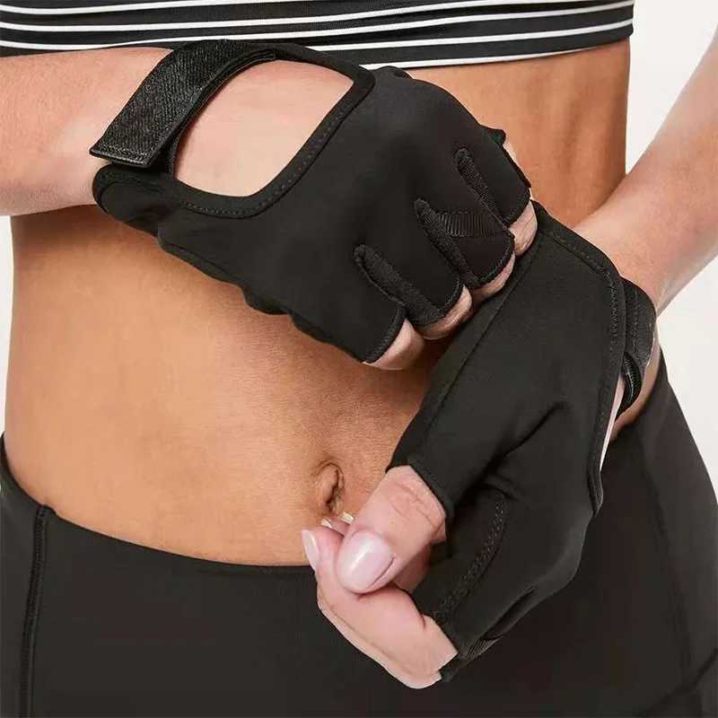 Womens sports yoga gloves are suitable for outdoor exercise. Non slip and shock-absorbing half finger gloves are durable and breathableW241018