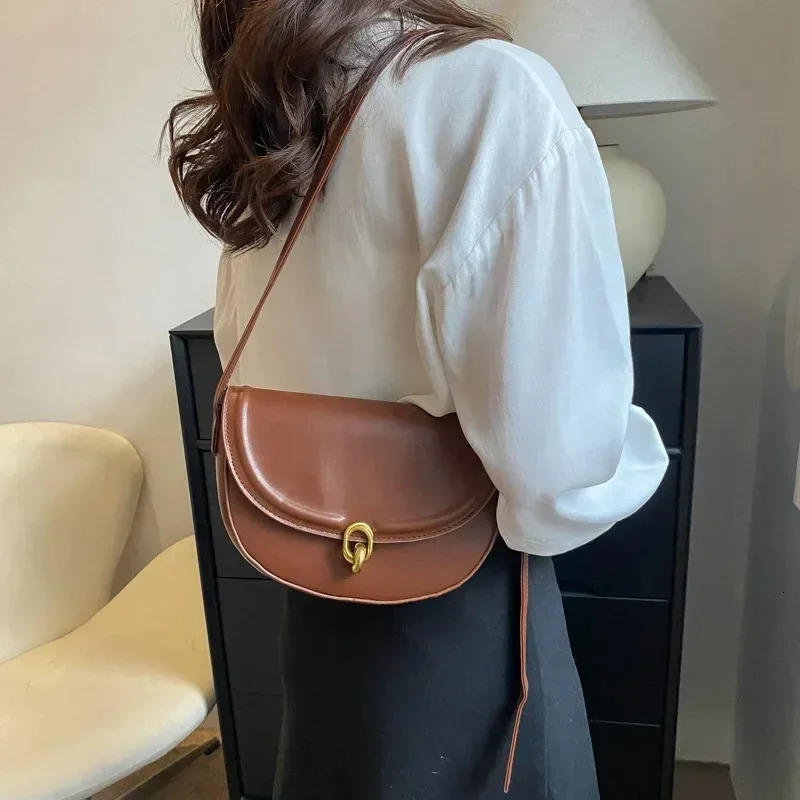 2024 Trend er PU Leather Shoulder Bag Womens Handbag and Wallet Top Trend Saddle Small Cross Body Bag241018