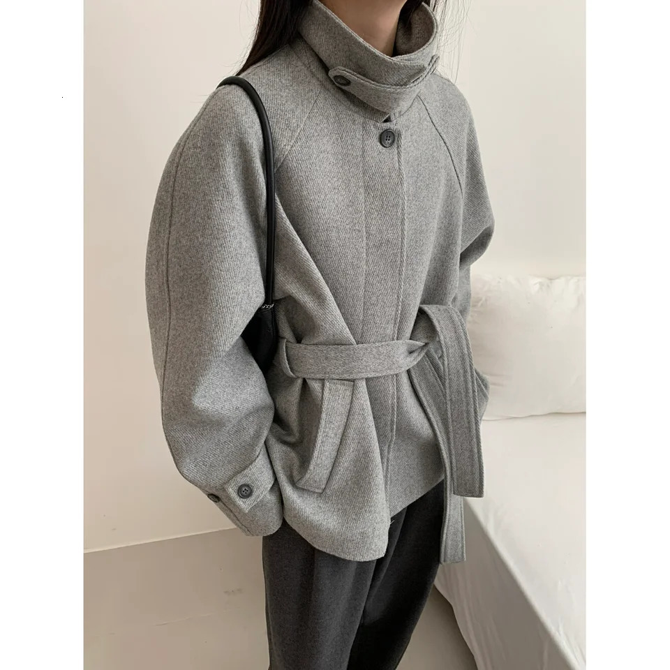 Winter Wool Blend Cropped Girdle Coat Women Raglan Sleeve Stand Up Collar Loose Fitting Casual Jacket Overcoats with Belt 241018