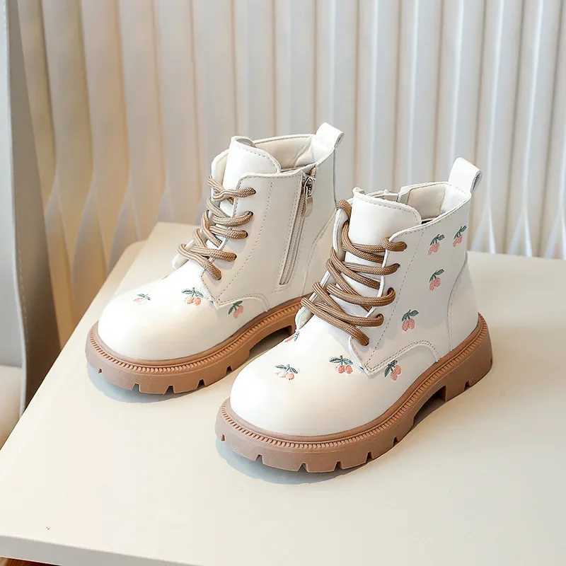 Boots Swt Childrens Ankle Boots Embroidered Childrens Leather Shoes Spring and Autumn Edition Fashion Lace Up Girls Short Botas H241018
