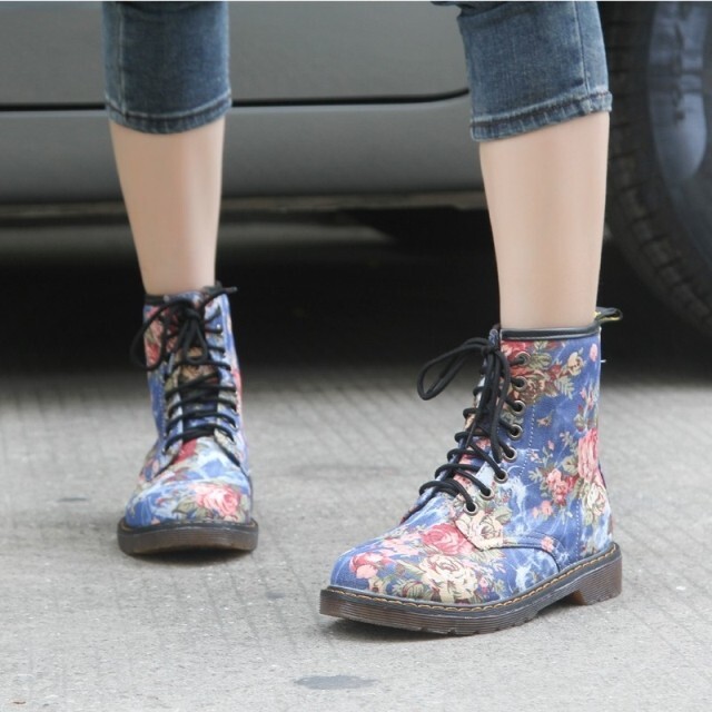 New Western Cowboy Style Handsome Small Floral Flat Heel Short High Top Martin Boots Ddmythur