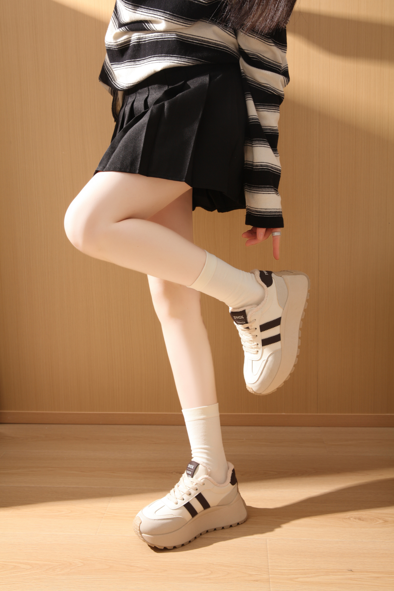 Lightweight and comfortable women's casual sports shoes