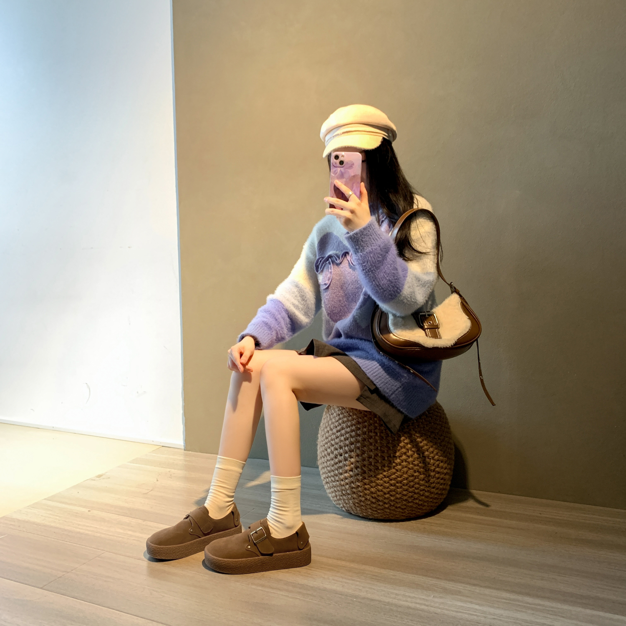 Elegant and minimalist women's snow boots
