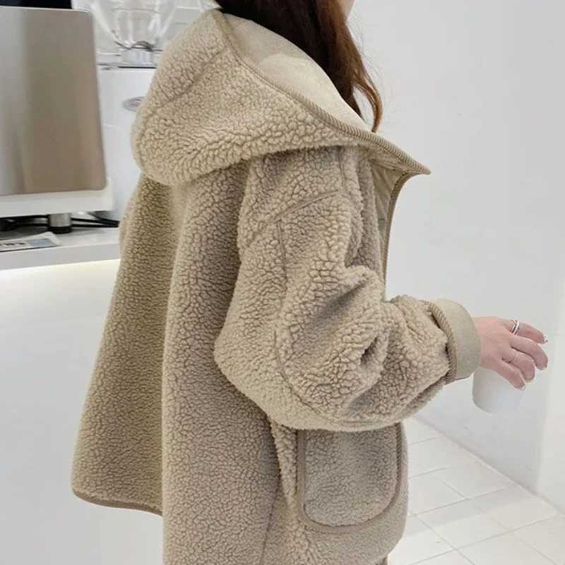 YTJHRG Womens Lamb Wool Coat Thick Warm Plush Jackets Streetwear Faux Fur 2024 New Autumn Winter Korean Fashion Female ClothingX241018