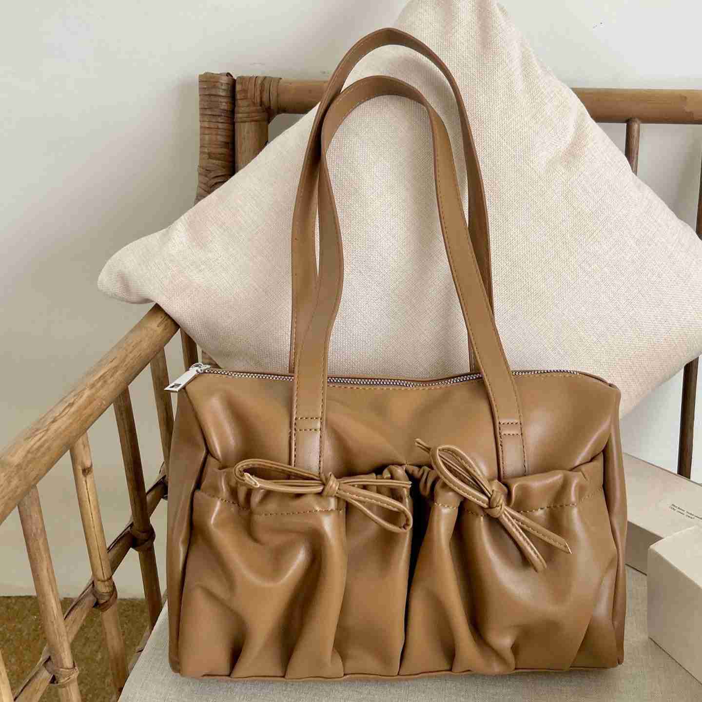 Korean version autumn winter underarm bag with pleated bow, fashionable versatile hand-held shoulder bag 241015
