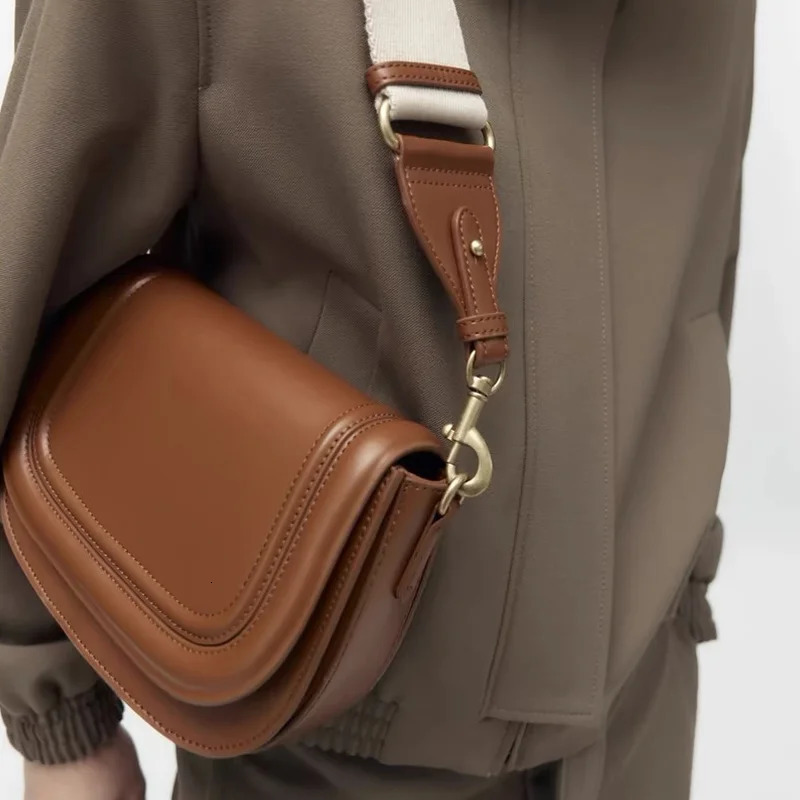 Fashion small flip bag er wide shoulder strap saddle womens shoulder bag Pu leather cross body bag trend small phone bag241018