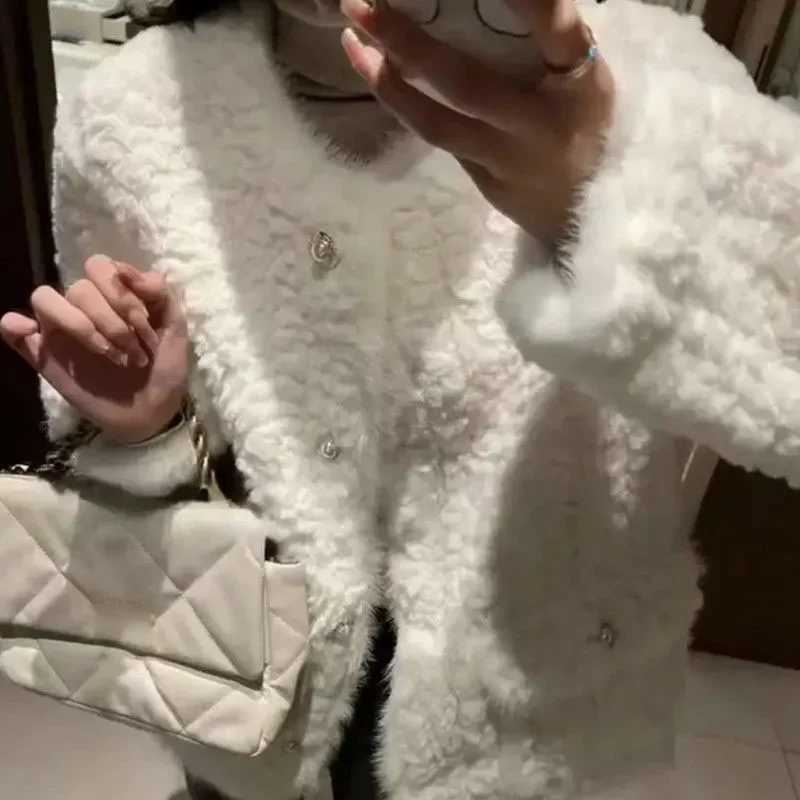 Pink Faux Fur Jacket Women Fashion with Pocket Long Sleeves Lamb Wool Warm Coat Ladies Korean High Street Short OutwearX241018