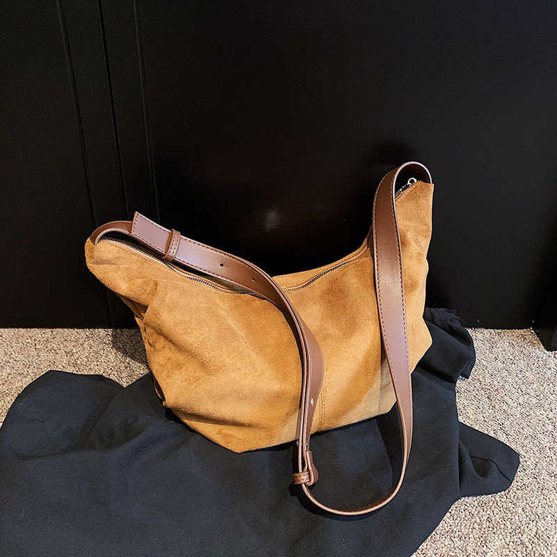 CMM Popular Niche Suede Bag for Women New Autumn and Winter Crossbody Bag Cow Horn Bag Casual Versatile Dumpling Bag