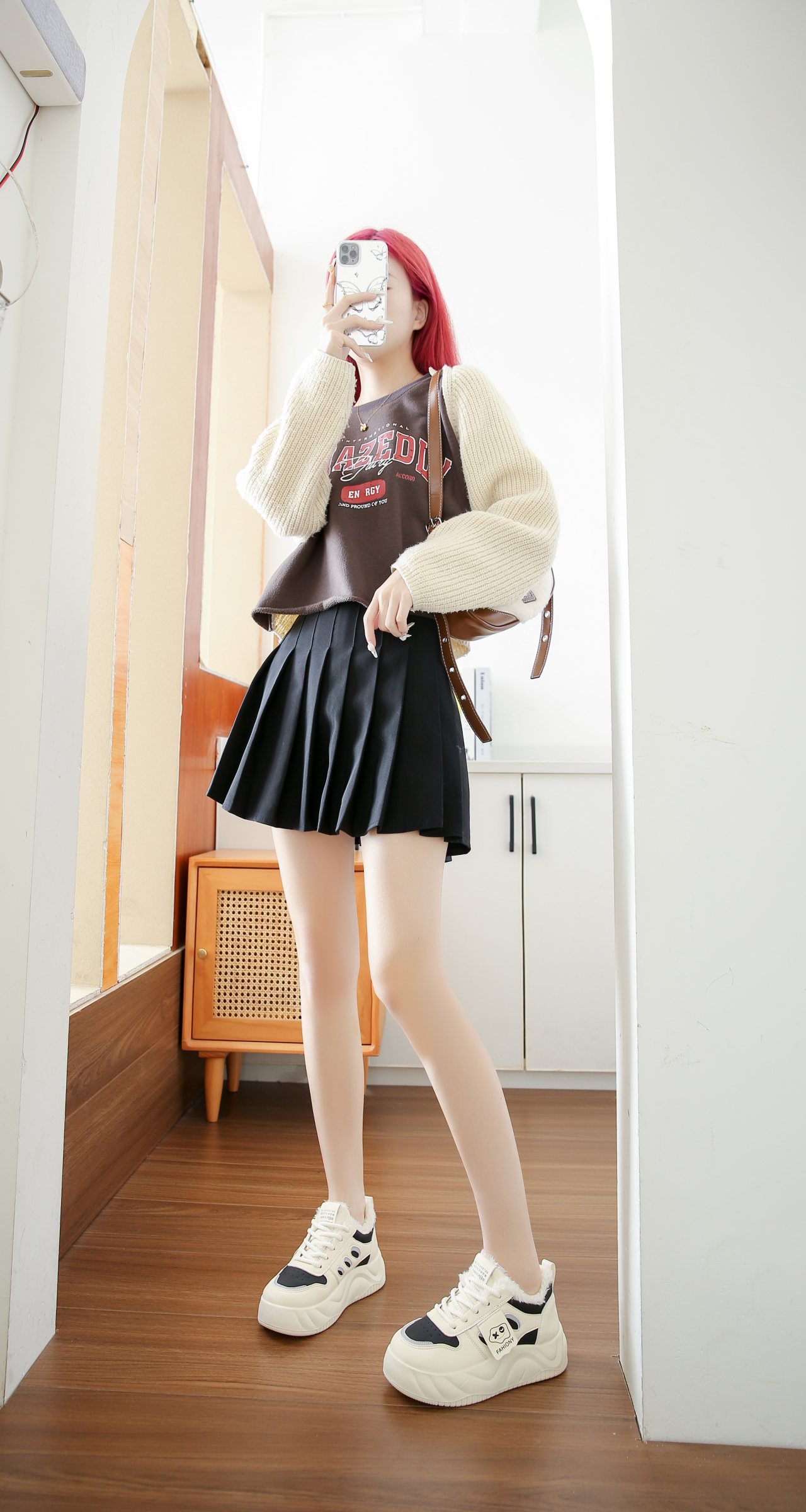 Special promotion for women's sports shoes with comfortable interior anti slip and wear-resistant properties