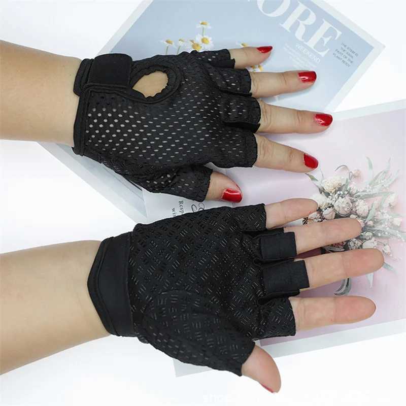 Womens Exercise Gloves Fitness Breathable Half Finger Non slip Gloves Bicycle Weightlifting Yoga Training Exercise GlovesW241018