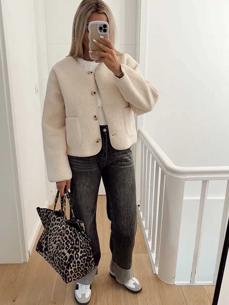Fashion Solid Short Women Lamb Wool Coat Elegant O-neck Long Sleeve Single Breasted Pockets Jackets Autumn Lady Slim Street TopsX241018