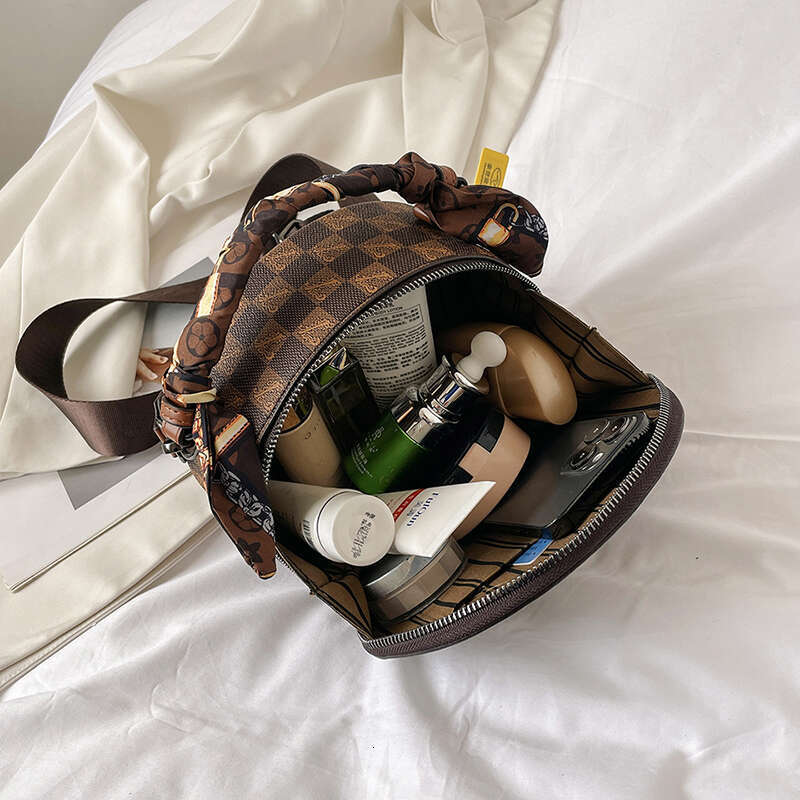 Leather Round Pu Cake Bag: Retro Texture Women's Versatile Crossbody Handbag 4