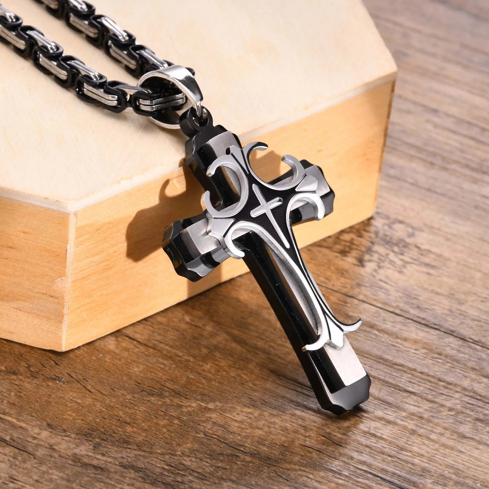 Vnox Mens Cross Necklace with 4MM Byzantine Chain Punk Rock Stainless Steel Catholic Cross Pendant Religious Jewelry 241018