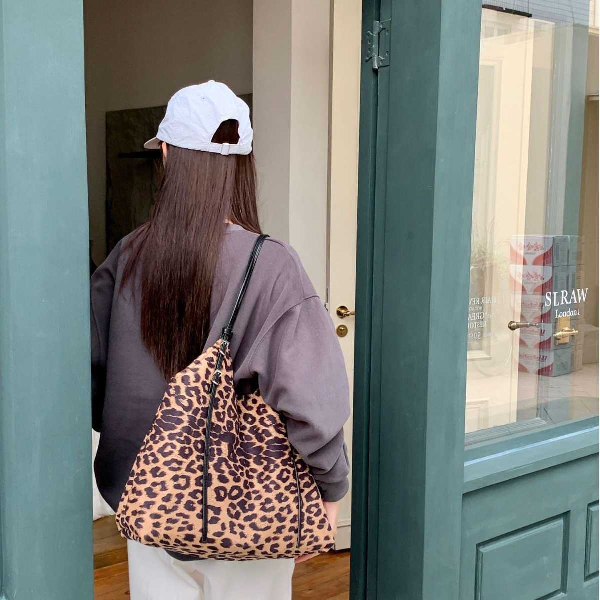 leopard print horse armpit bag, high-end and versatile shoulder bag for spicy girls 241015