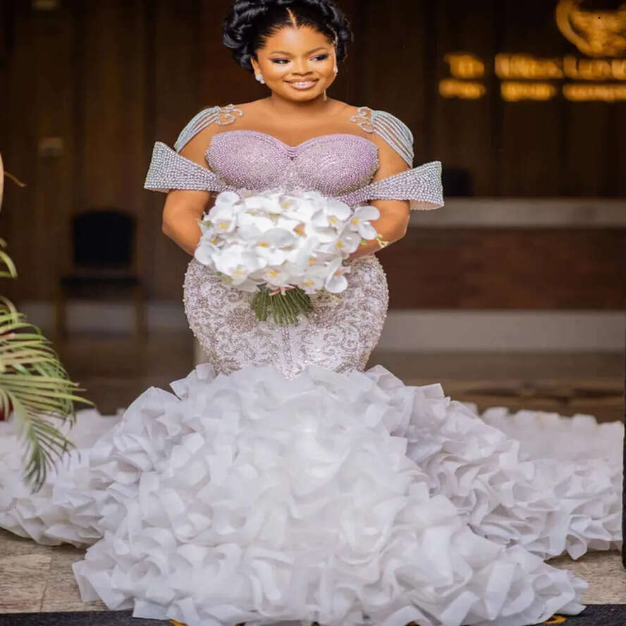 Ebi Plus Arabic Aso Size Urious Wedding Dress Beaded Crystals Lace Organza Tiers Bridal Gowns Dresses ZJ Es es